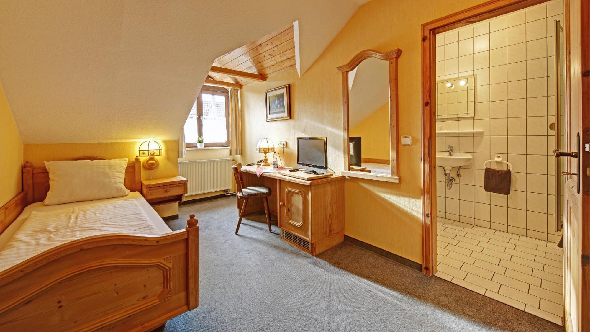 Landgasthof Falken Huttlingen Zimmer foto