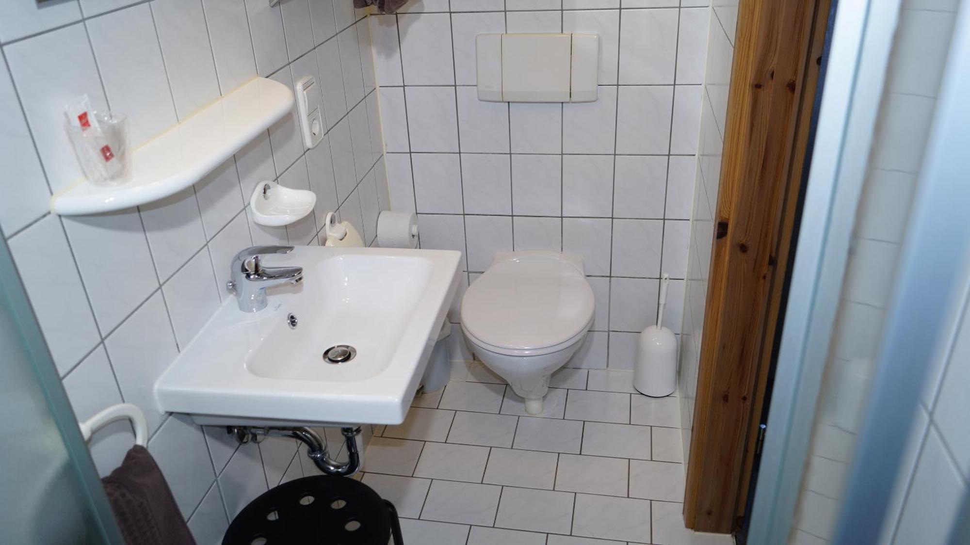 Landgasthof Falken Huttlingen Zimmer foto