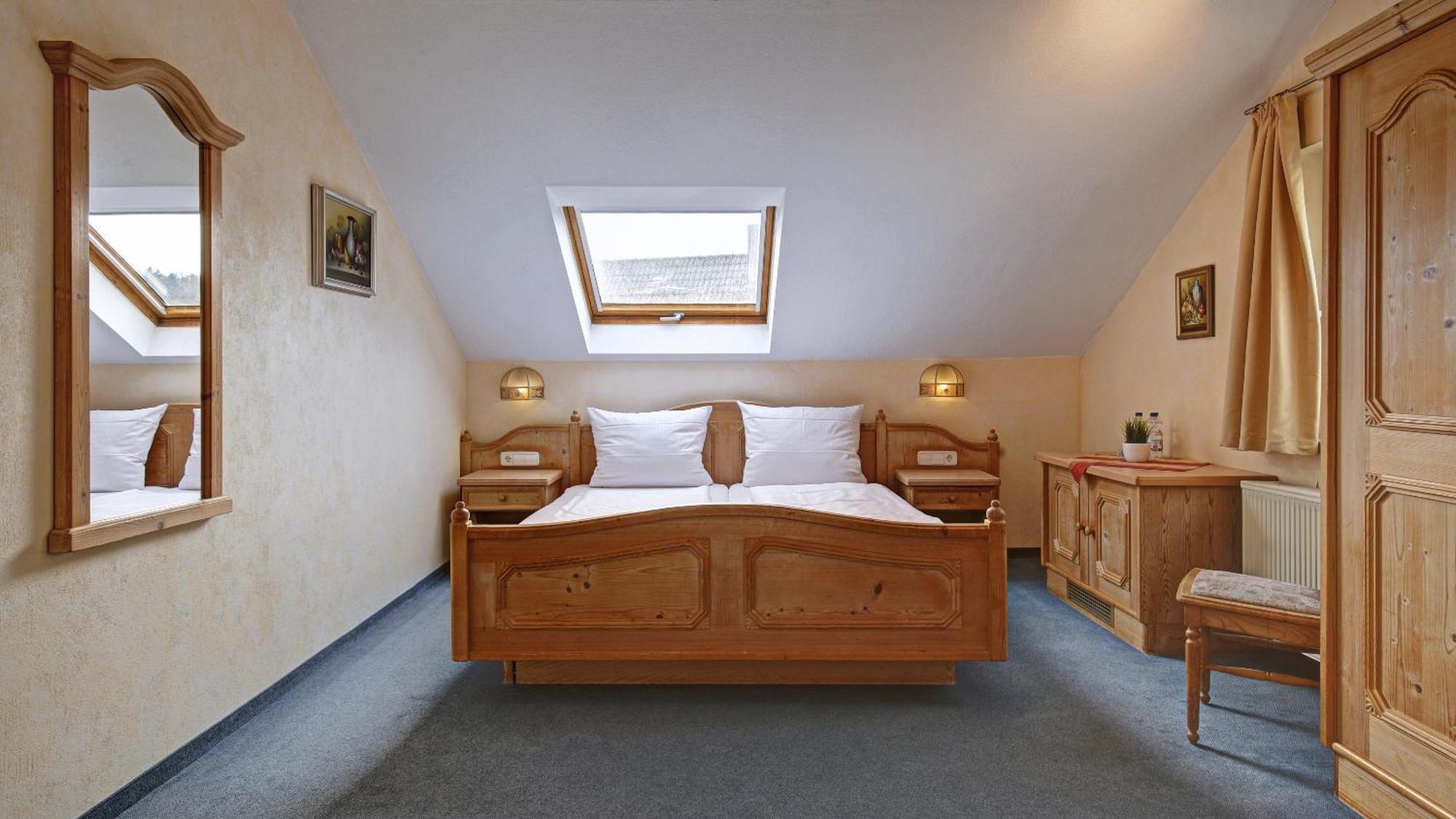 Landgasthof Falken Huttlingen Zimmer foto