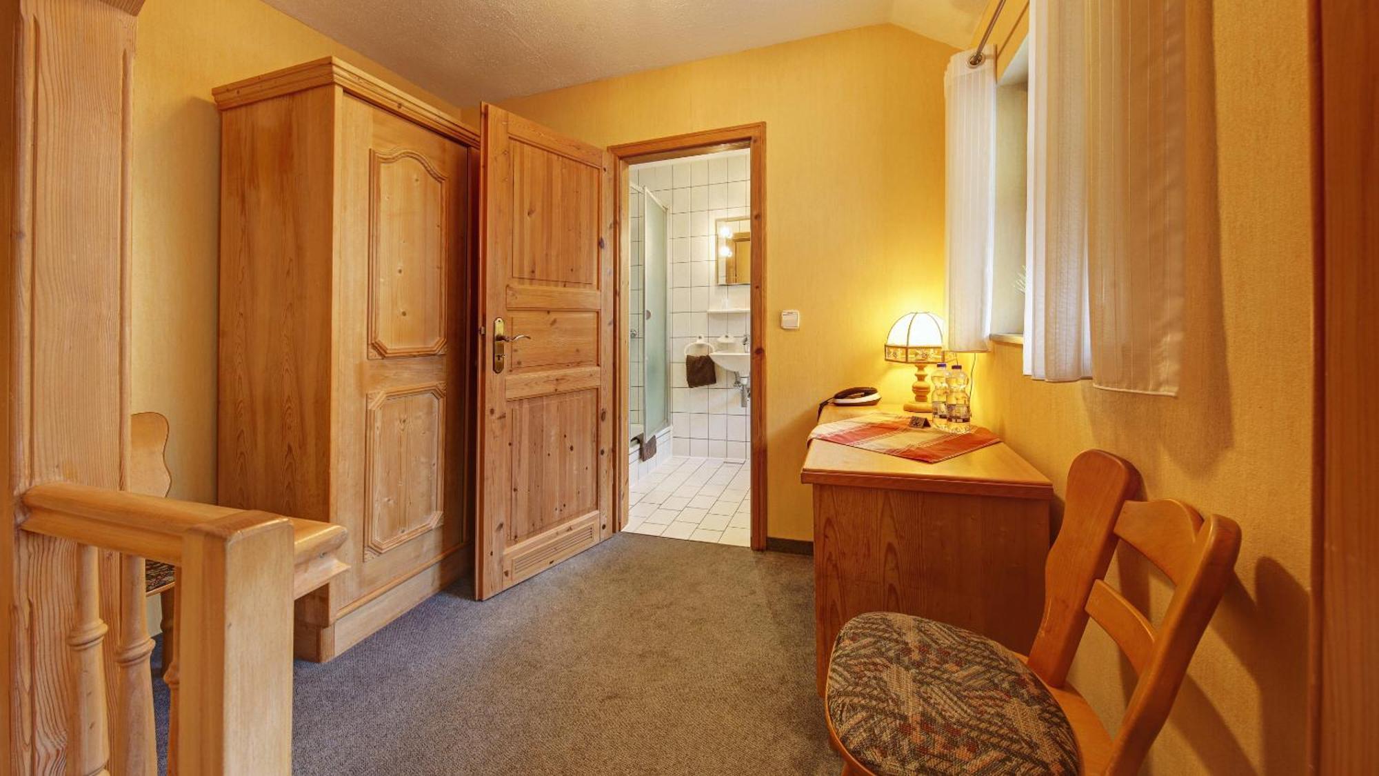 Landgasthof Falken Huttlingen Zimmer foto