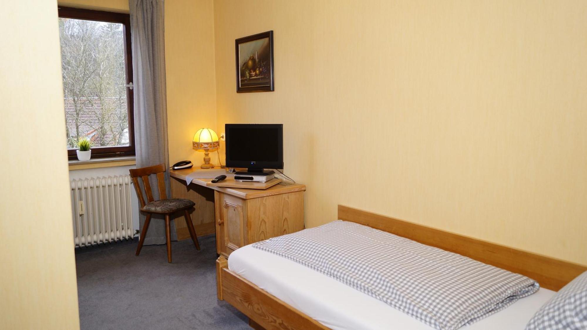 Landgasthof Falken Huttlingen Zimmer foto