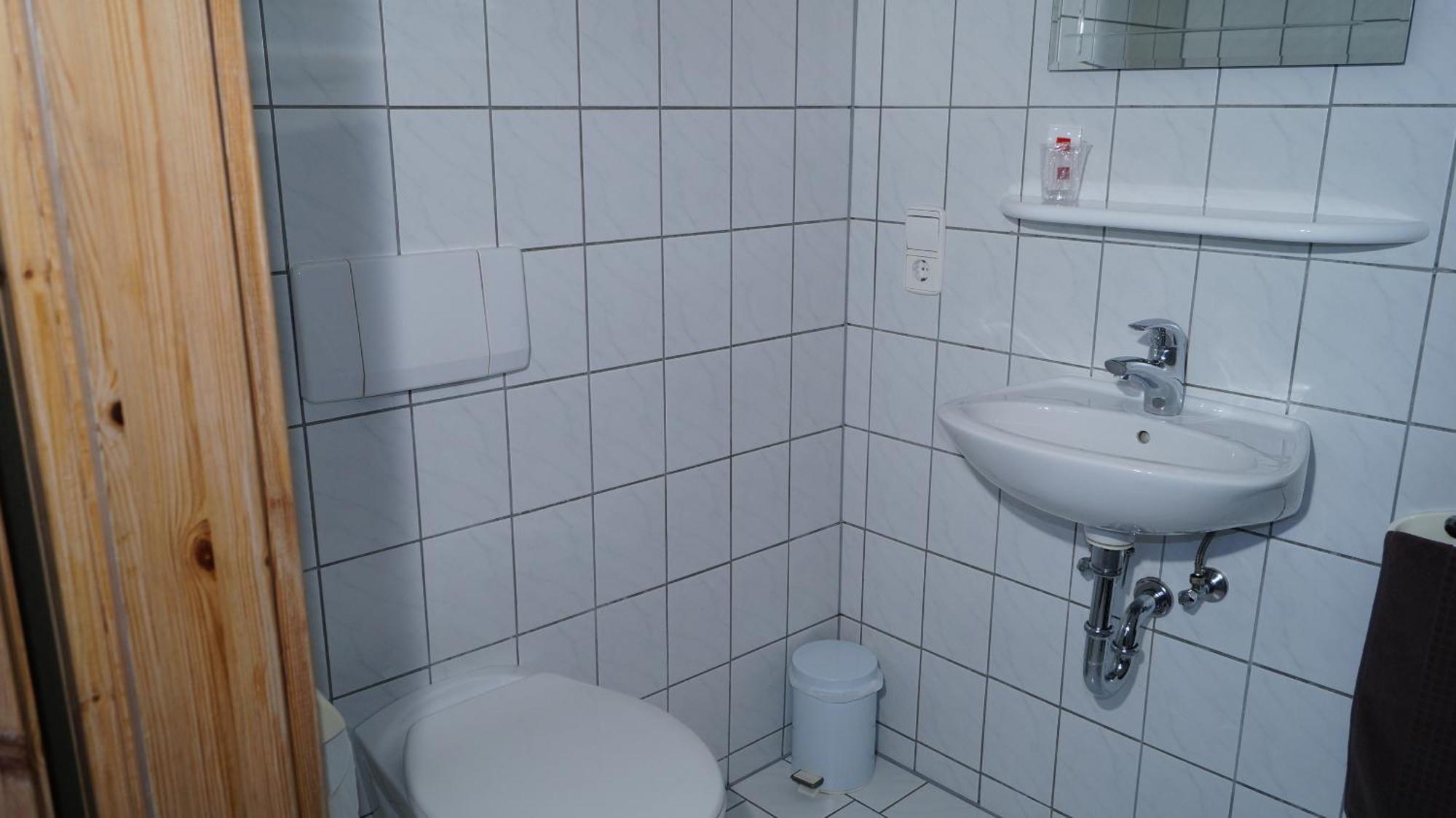 Landgasthof Falken Huttlingen Zimmer foto